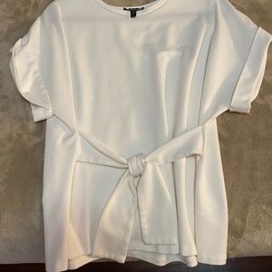 Blouse with tie at the waist